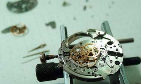 宝玑手表维修服务中心（宝玑手表材质老化）